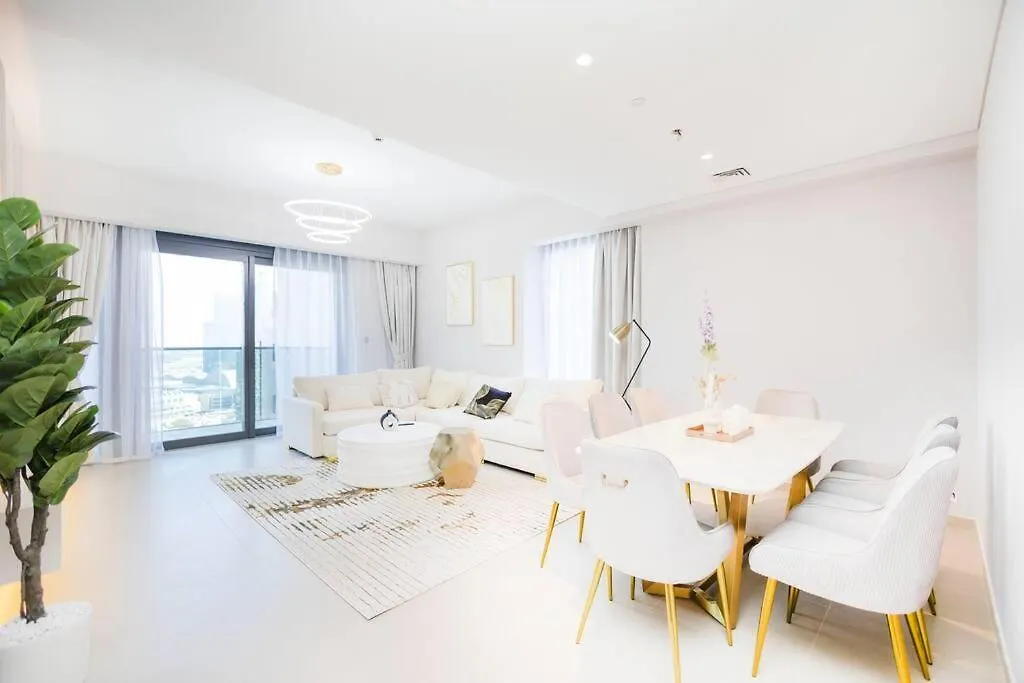 Elegant 4Br, Stunning Burj Khalifa Views Act One 3001 Apartment Dubai